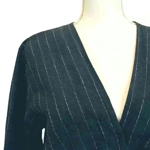 Oat New York Cropped Wrap Top Gray/Blue Linen Pinstripe Pullover Size Medium - Picture 3 of 10